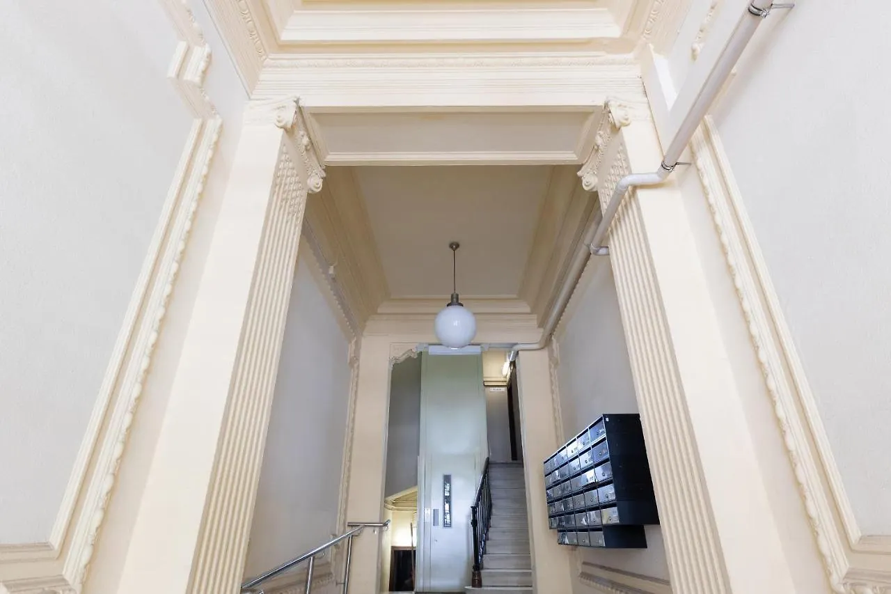 Aparteasy - Central Barcelona Studio Apartment Spain