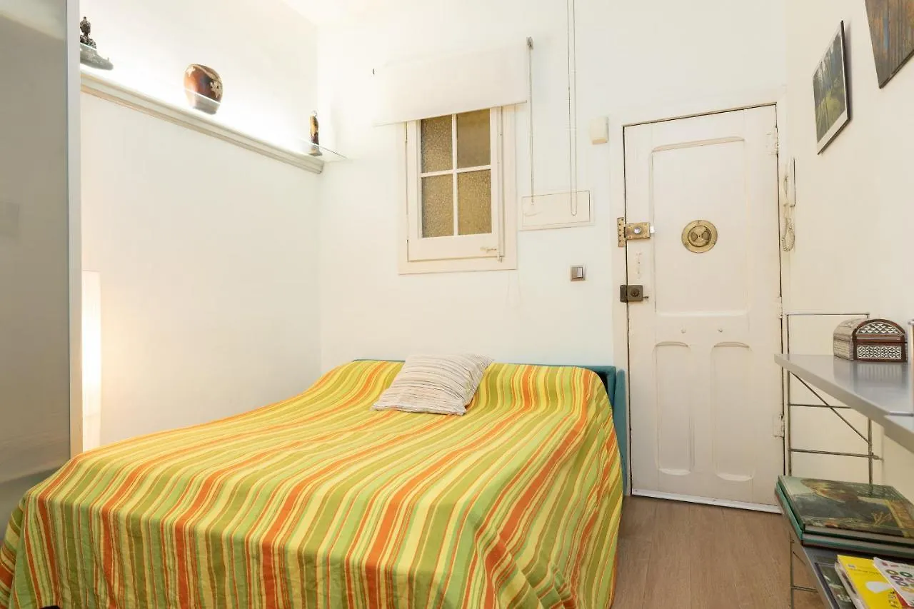 Aparteasy - Central Barcelona Studio Apartment 0*,  Spain