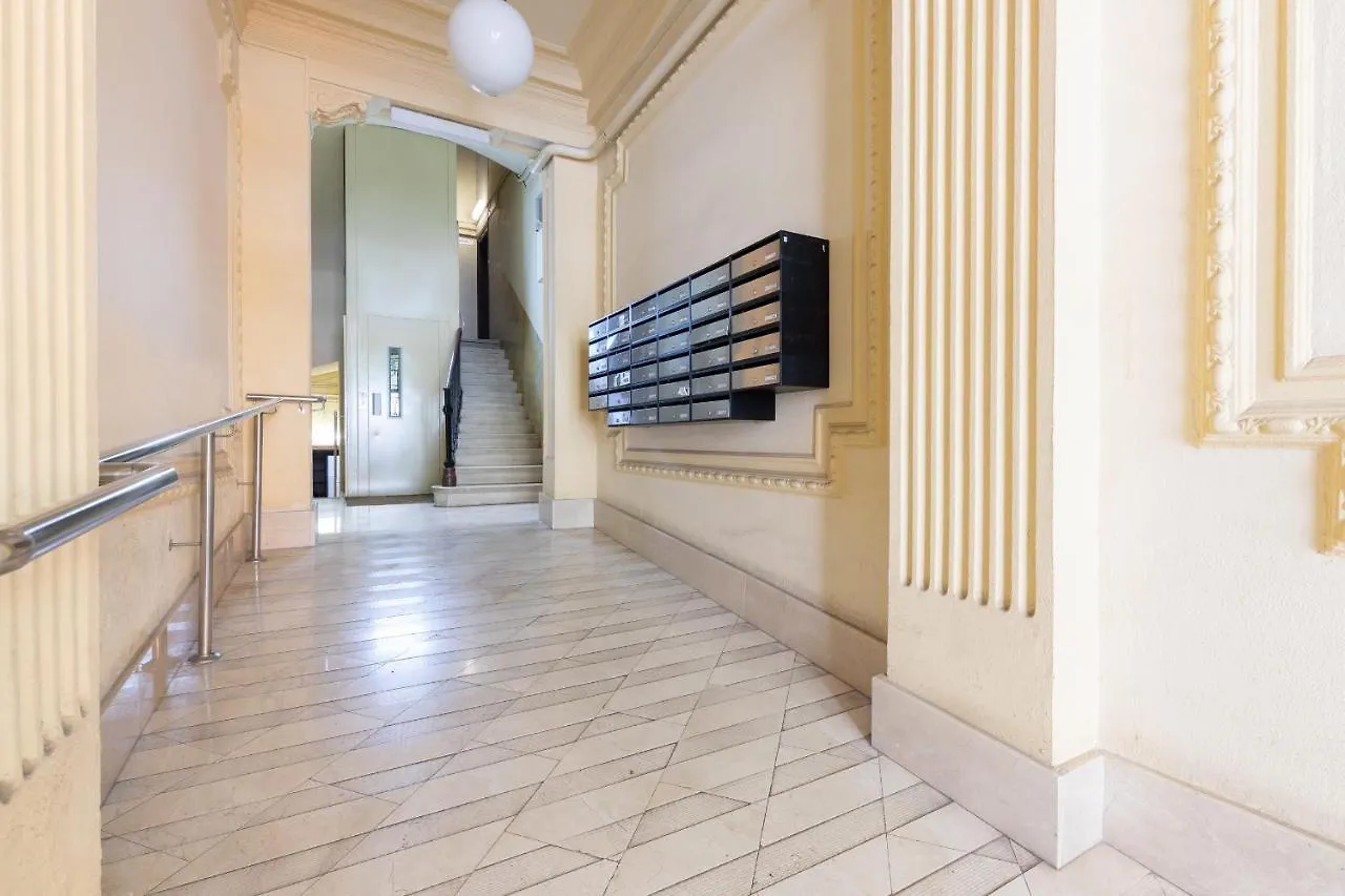 Aparteasy - Central Barcelona Studio Apartment Spain